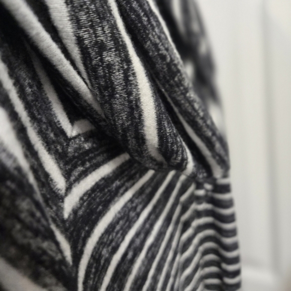 a.n.a.A New Approach Women's Dark Heather Gray Striped Cowl Neck Long Sleeve  Sm - Picture 4 of 10